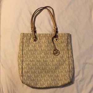 Michael Kors white monogram purse✨